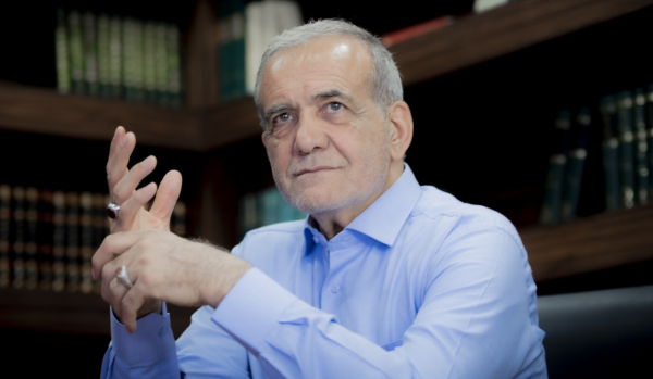 Pezeşkian türk adlarına qadağa ilə bağlı əmr verdi